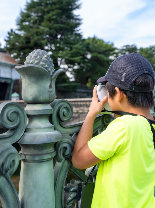 写真撮影をしている参加者